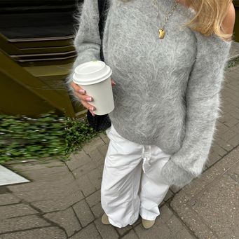 Sweaters & Sweatshirts