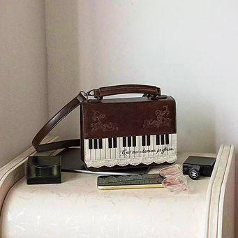 Handbags & Purses