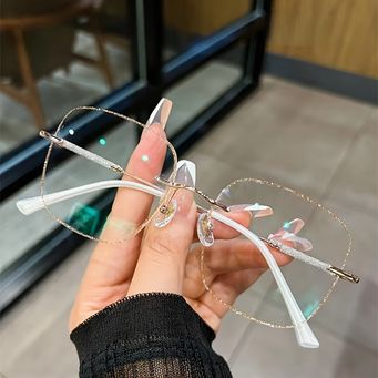 Eyewear & Accessories