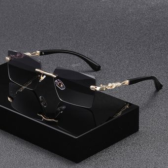 Eyewear & Accessories